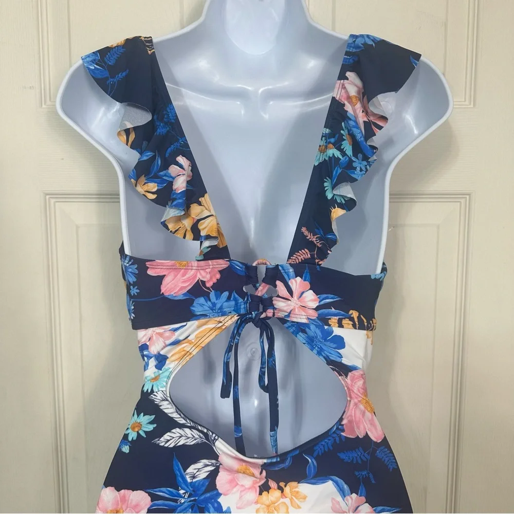NWT Cupshe One Piece Swimsuit Blue Floral‎ Ruffles Size Large
